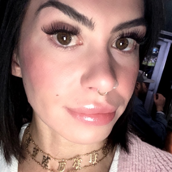 Meet your Posher, Courtney - Picture 2 of 5